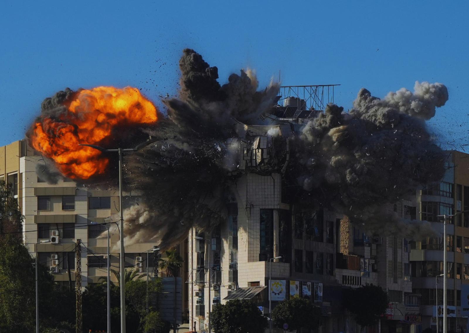 Golfo, spiragli di dialogo tra tensioni e veti