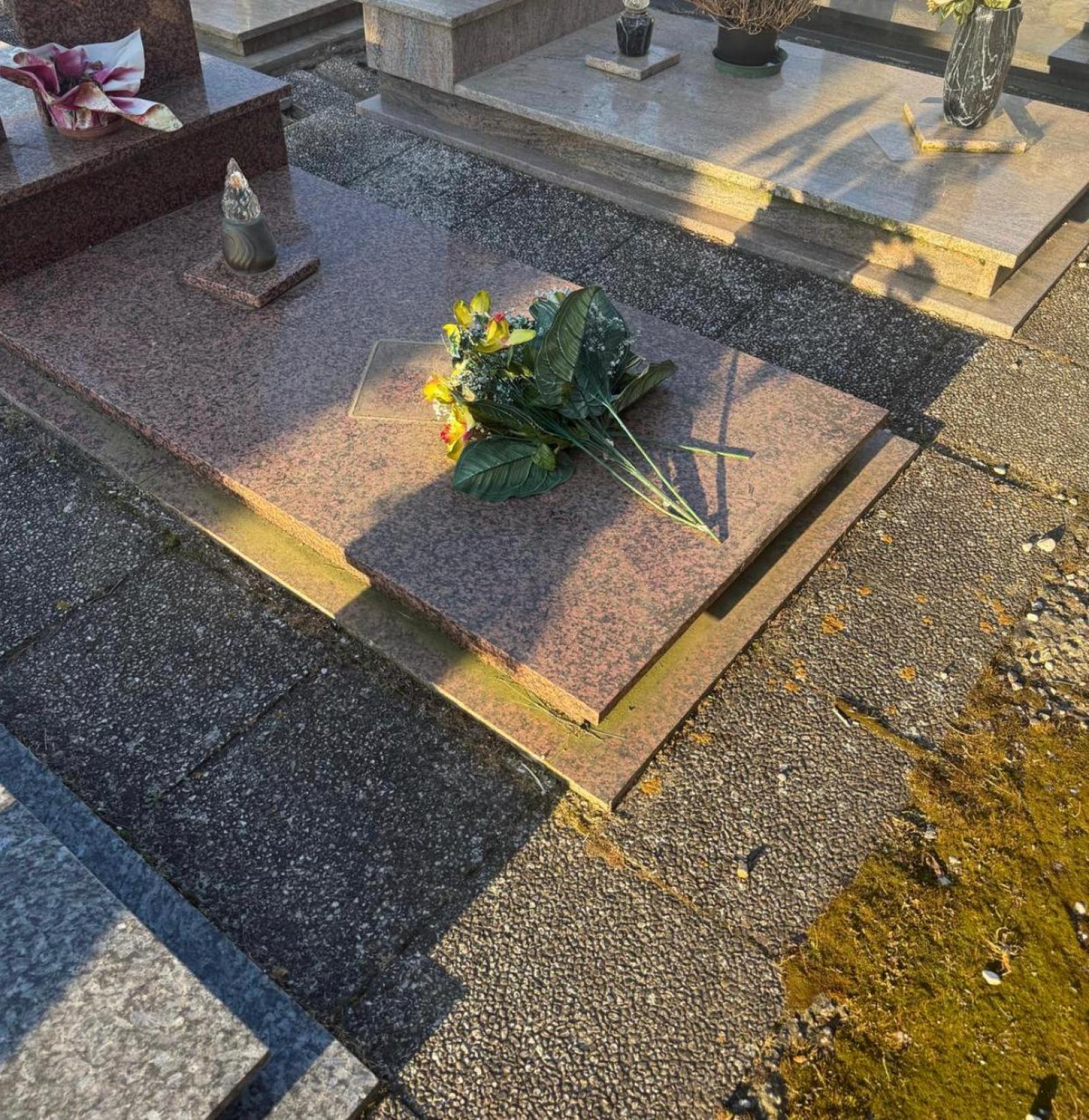 Vasi e grondaie, un'altra razz&igrave;a in cimitero