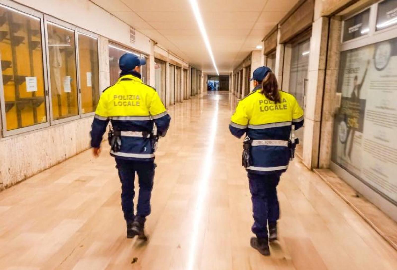 Malumori al comando, Cittadin incontra gli agenti