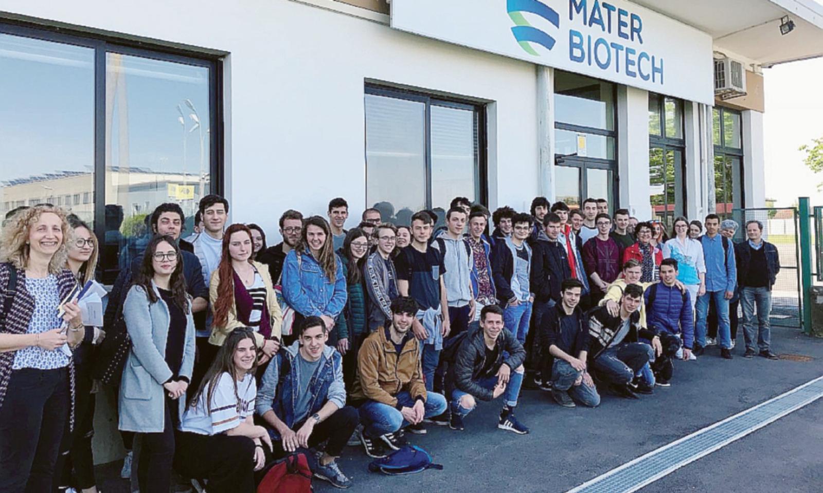 Studenti alla scoperta della Mater bio