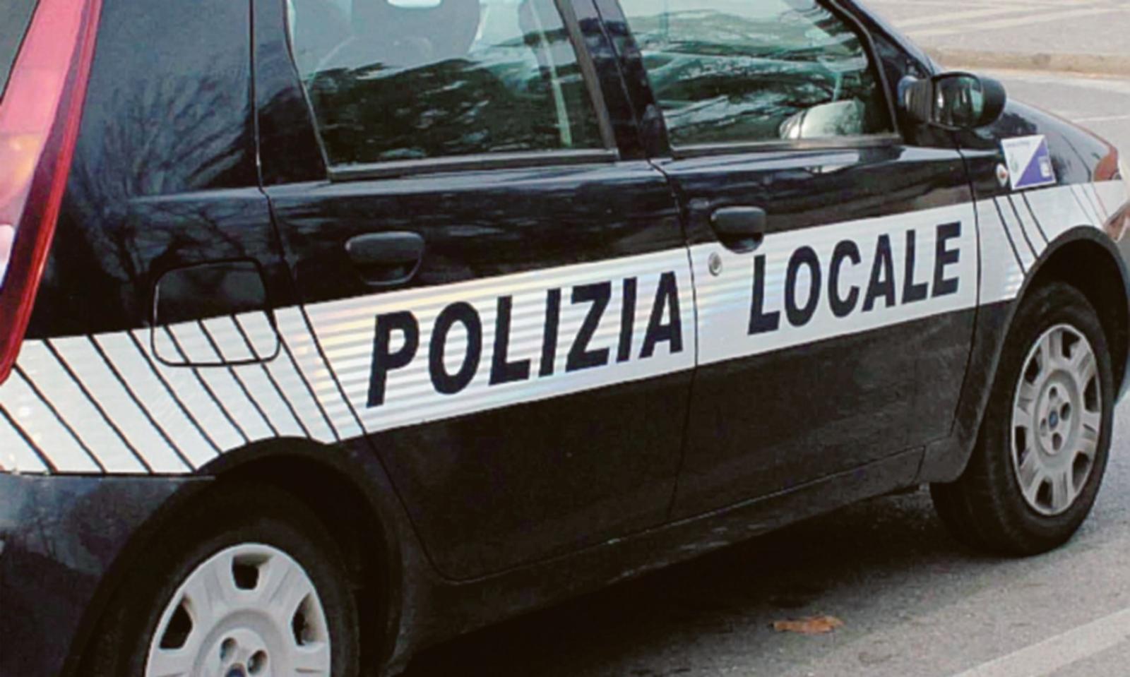 Frati fuori strada, il Dobl&ograve; si ribalta