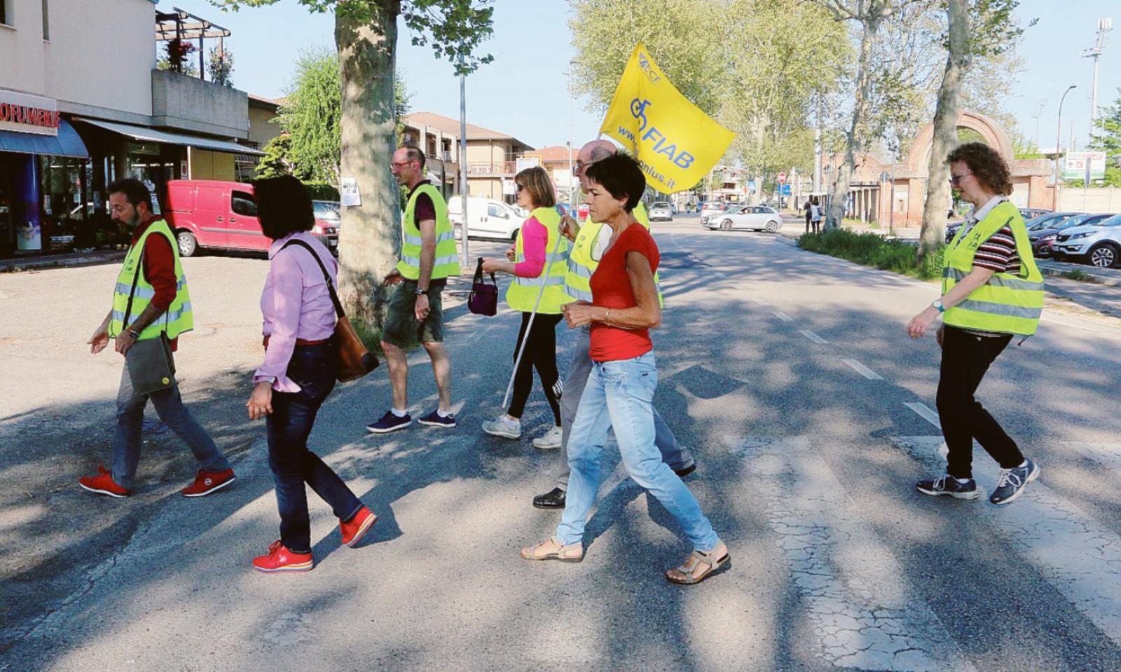Scaricabarile sulle strisce pedonali