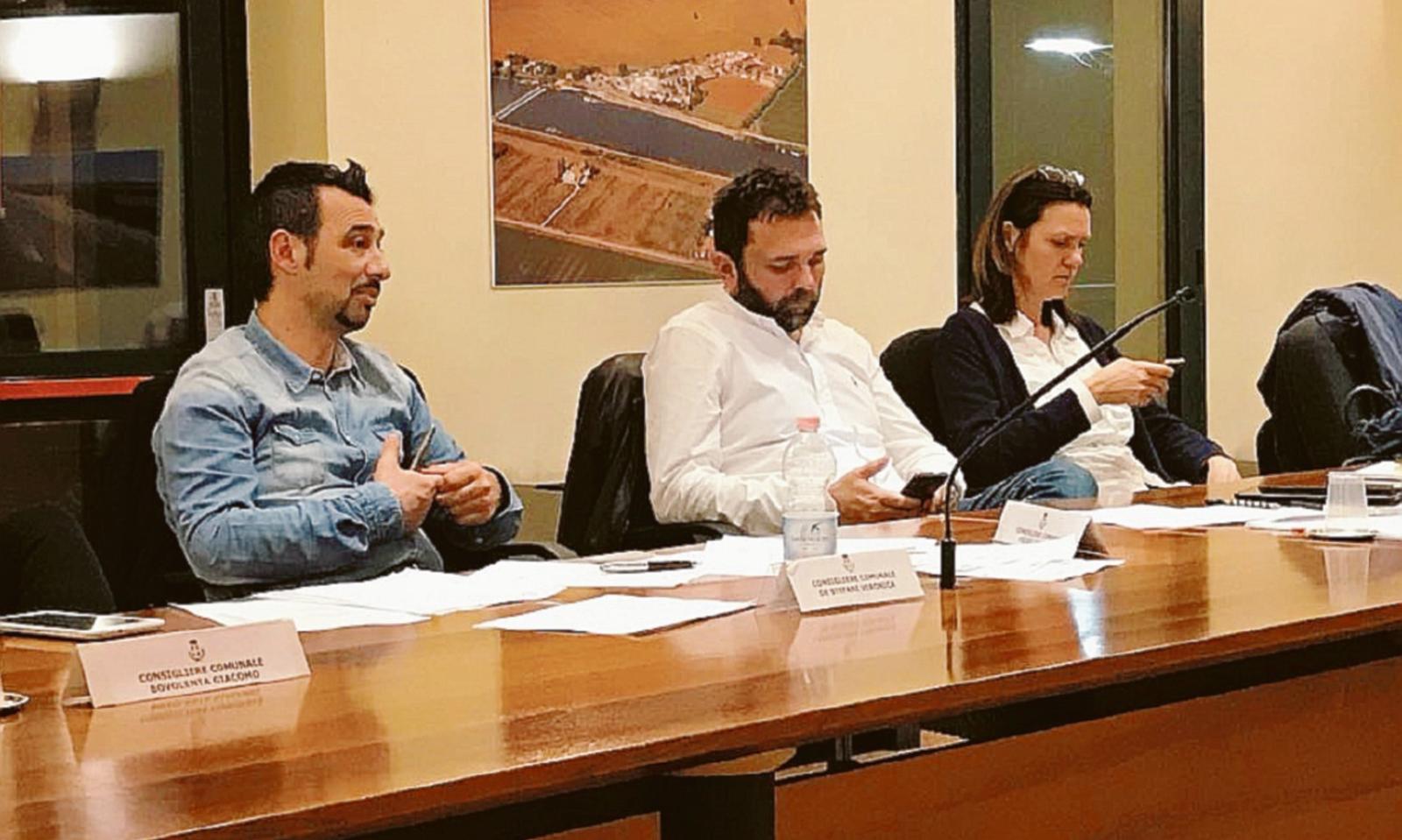 Lavori a Barricata, bagarre in consiglio