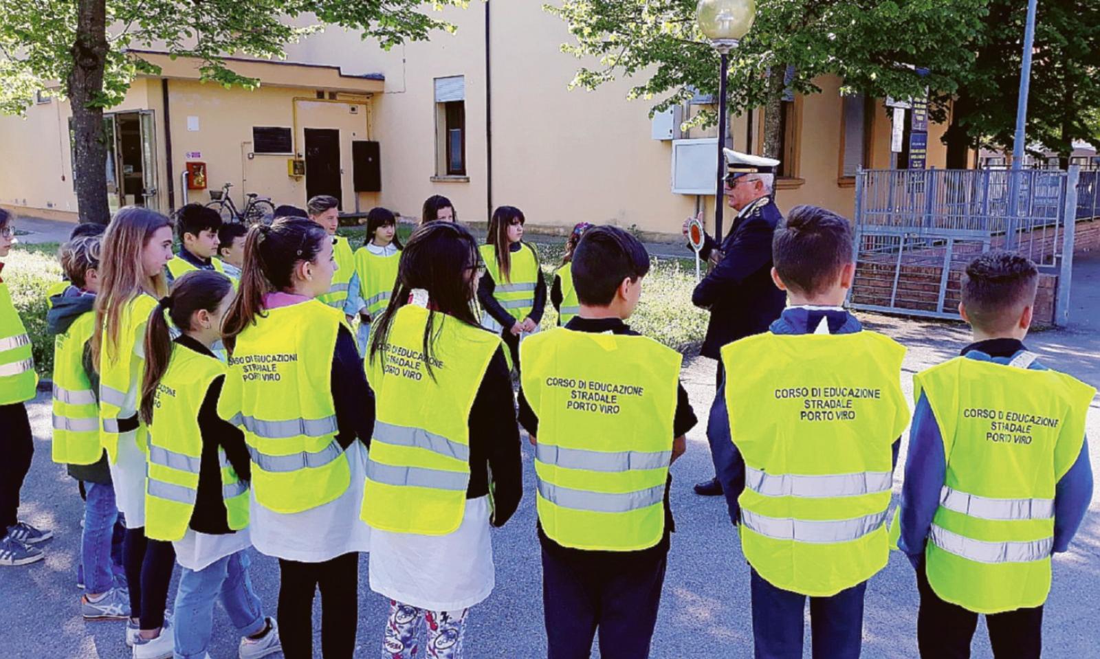 Vigili in erba per le vie di Donada