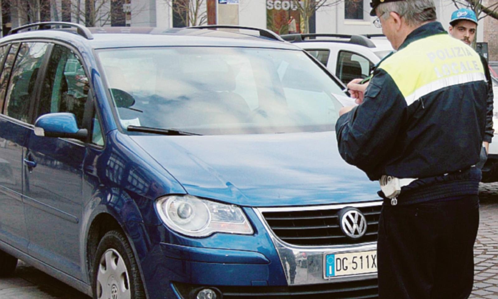 Bufera sulle multe col telefonino