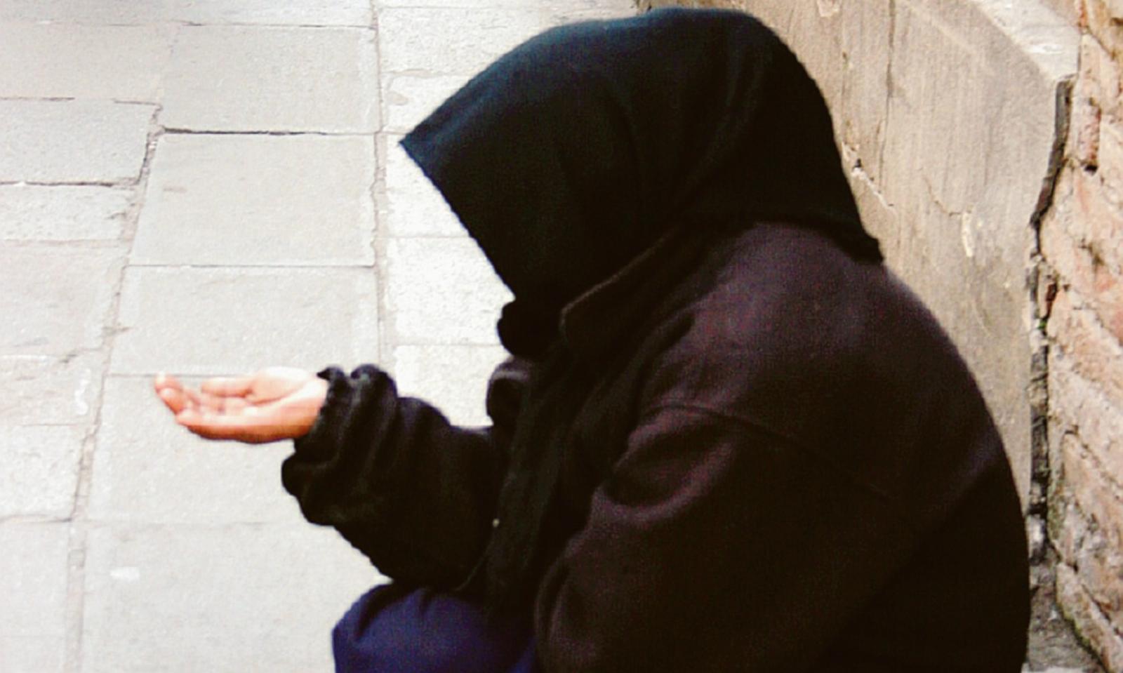 L&rsquo;accattonaggio fa discutere