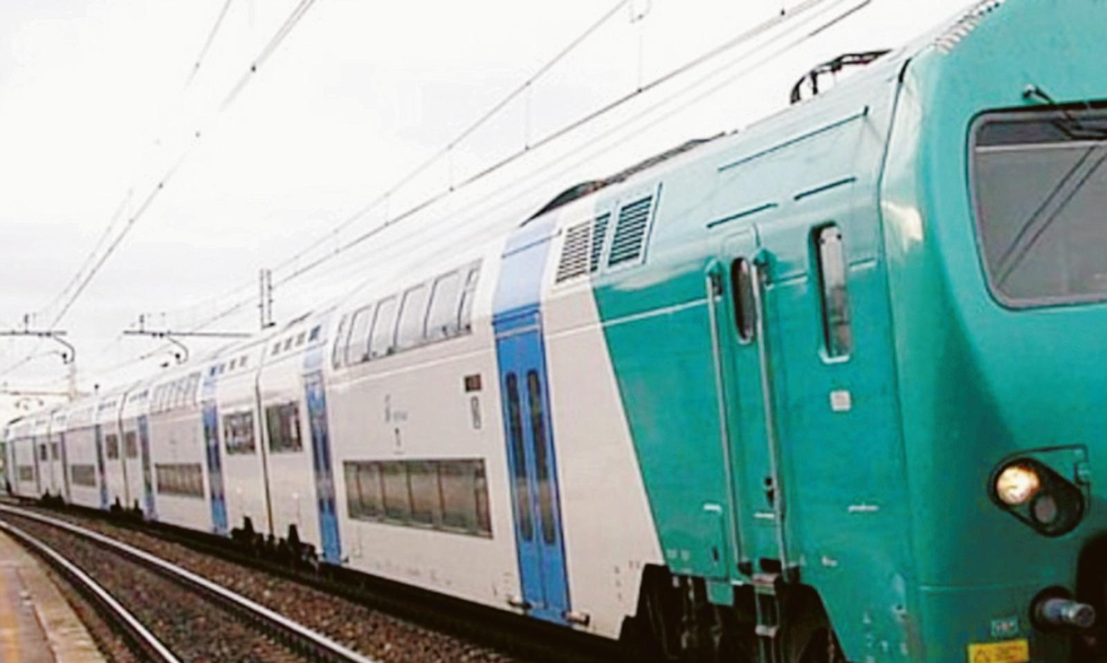 Il bus sostitutivo del treno si schianta
