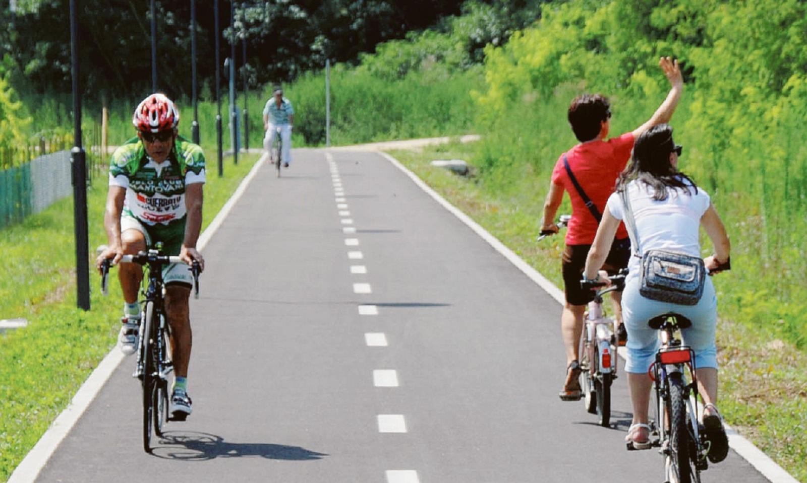 Una ciclabile sulle sponde dell&rsquo;Adige