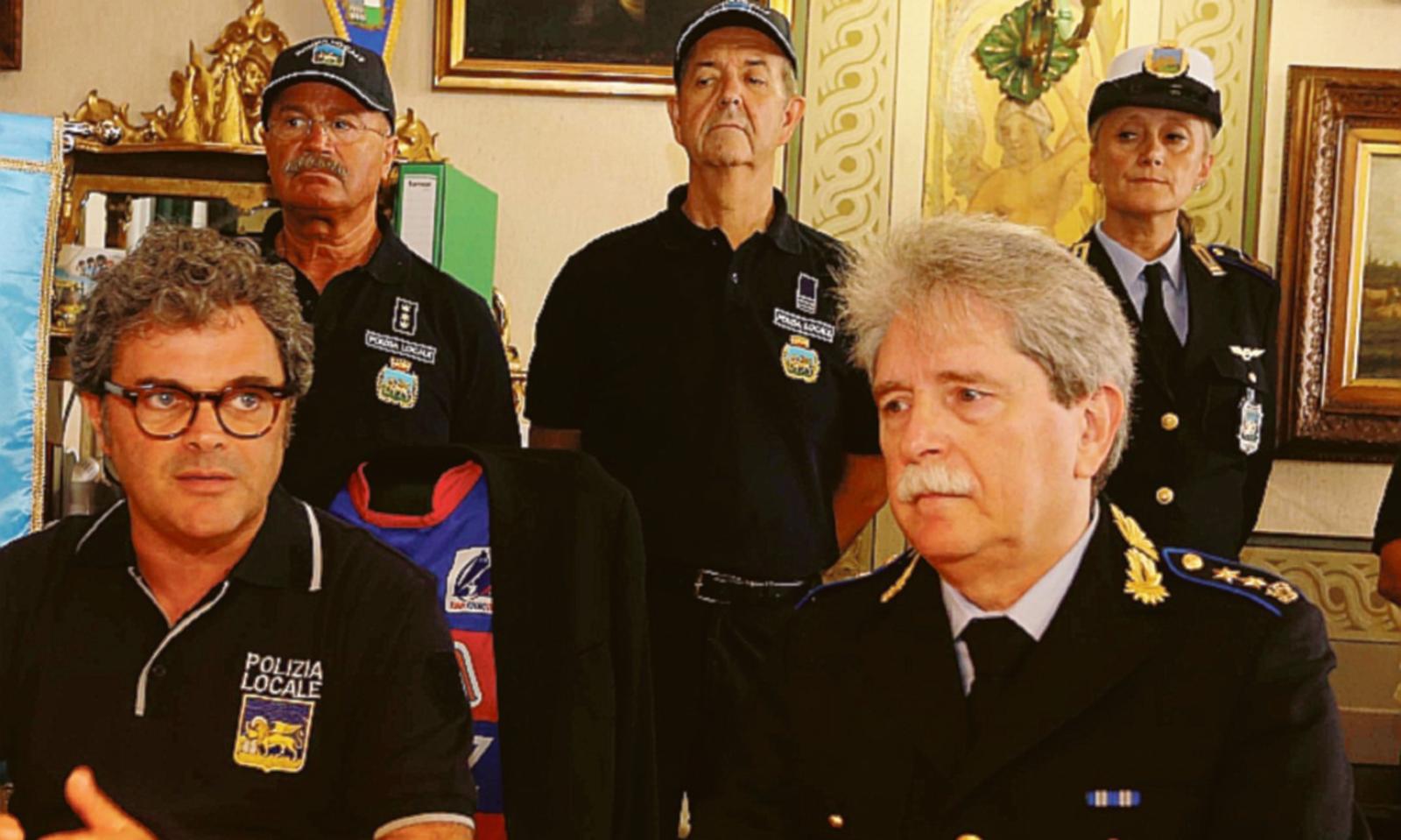 Polizia locale e questura identificano 120 giovani