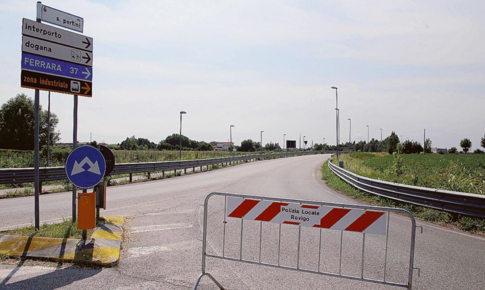 Sottopasso chiuso, caos viabilit&agrave;
