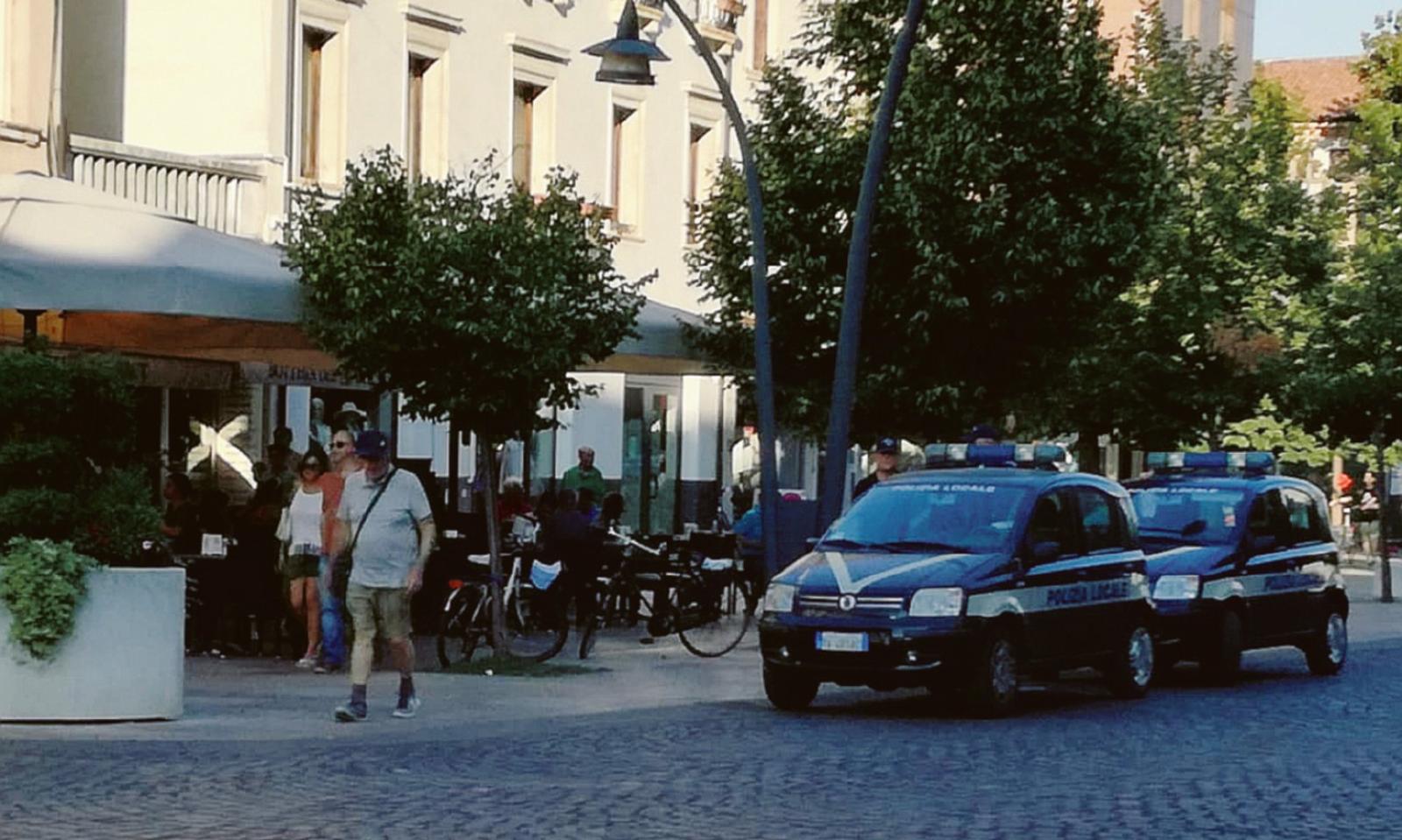 Sedie e tavolini, confusioni e multe