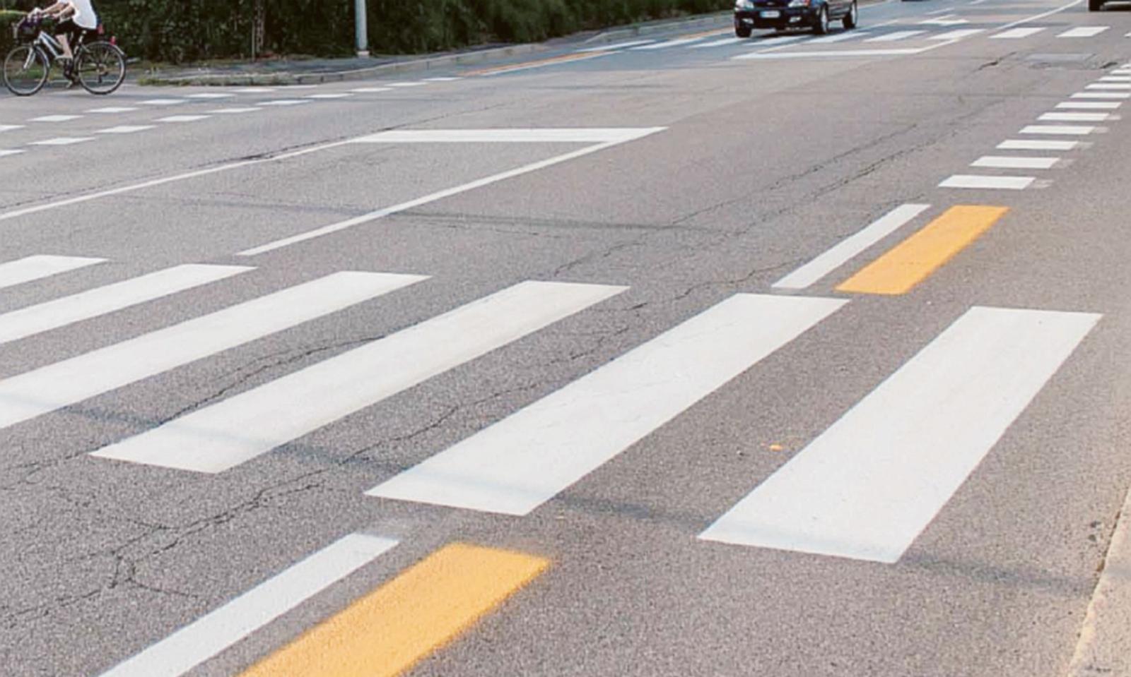 Finalmente una mano di bianco su strisce e attraversamenti