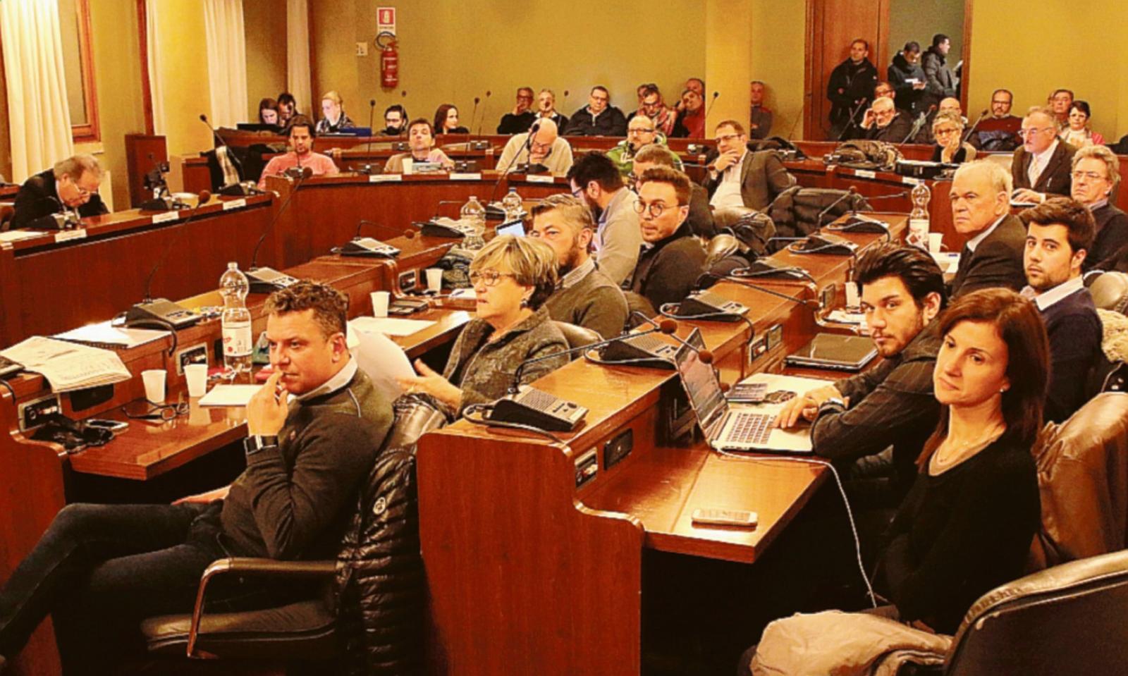 Il consiglio comunale riduce i gettoni ai politici