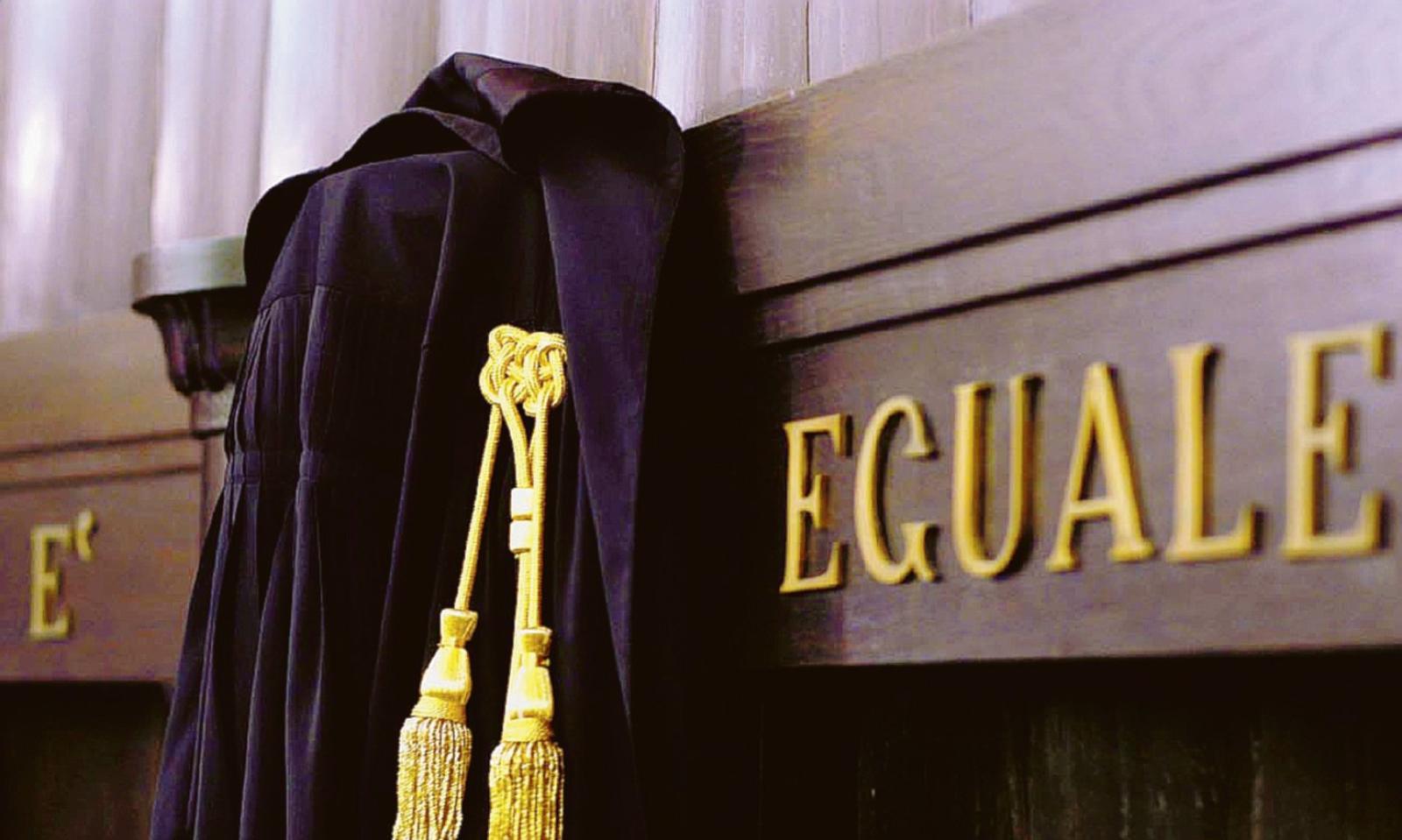 Mor&igrave; mentre era a lavoro, a processo anche il collega