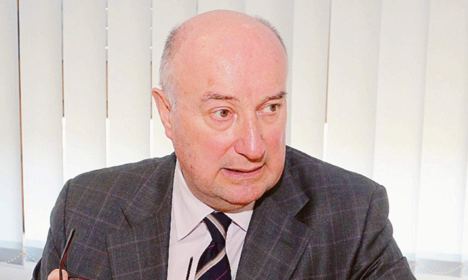 I sindaci promuovono il direttore Compostella