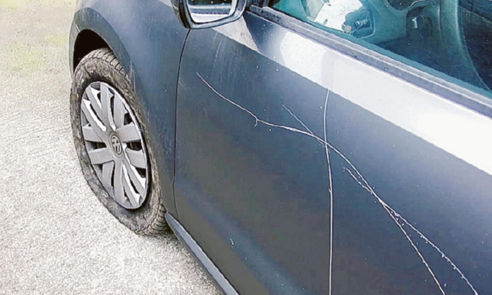 Auto danneggiate in via Turati