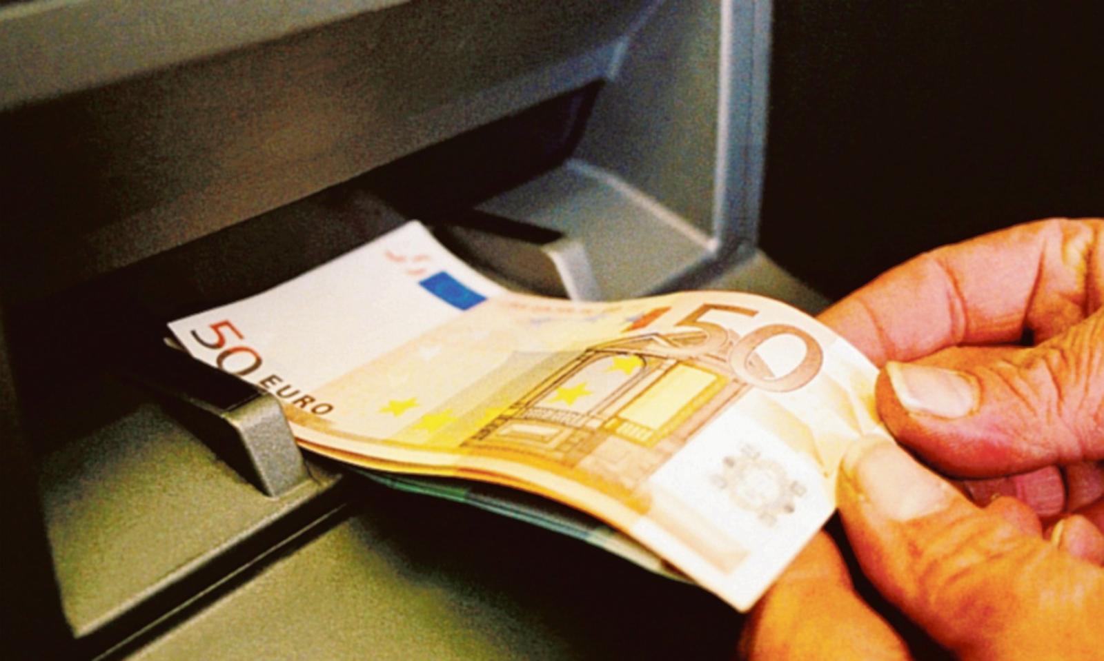 Atm vuoti, scatta la polemica