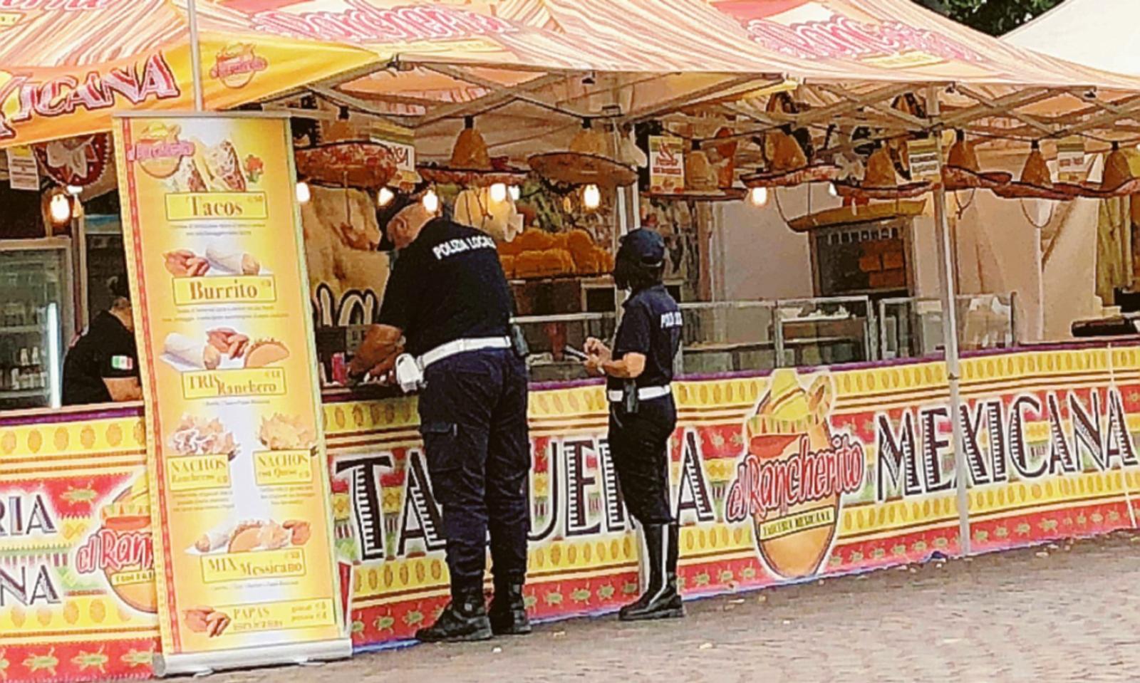 Controlli a tappeto negli stand sul Corso
