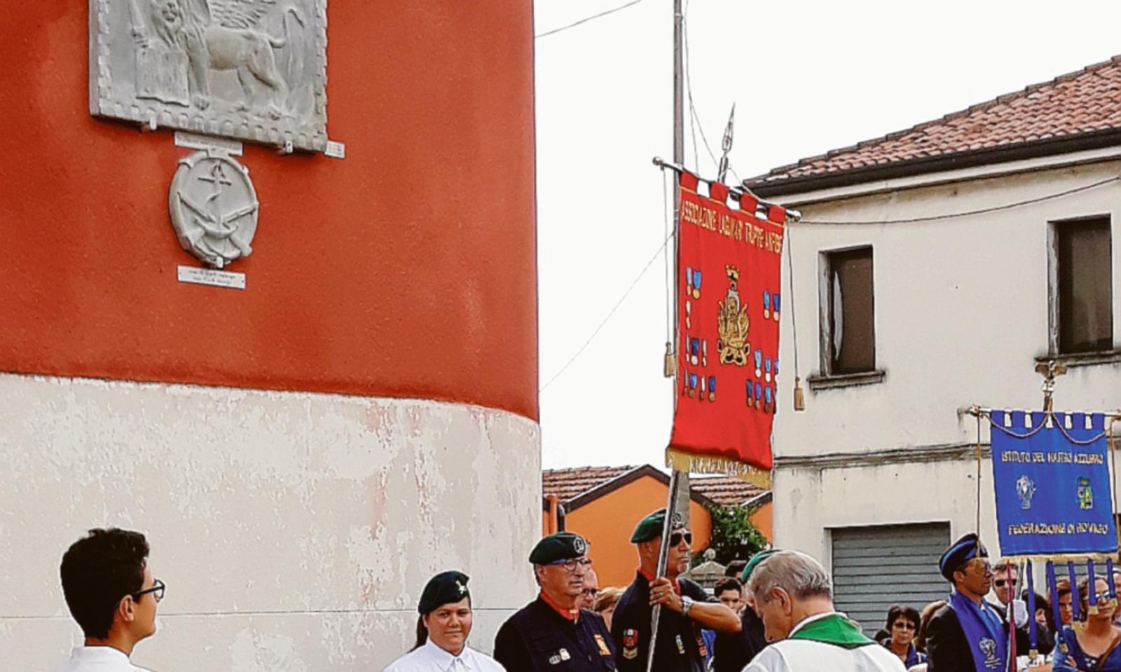 La lapide in onore dei Lagunari caduti