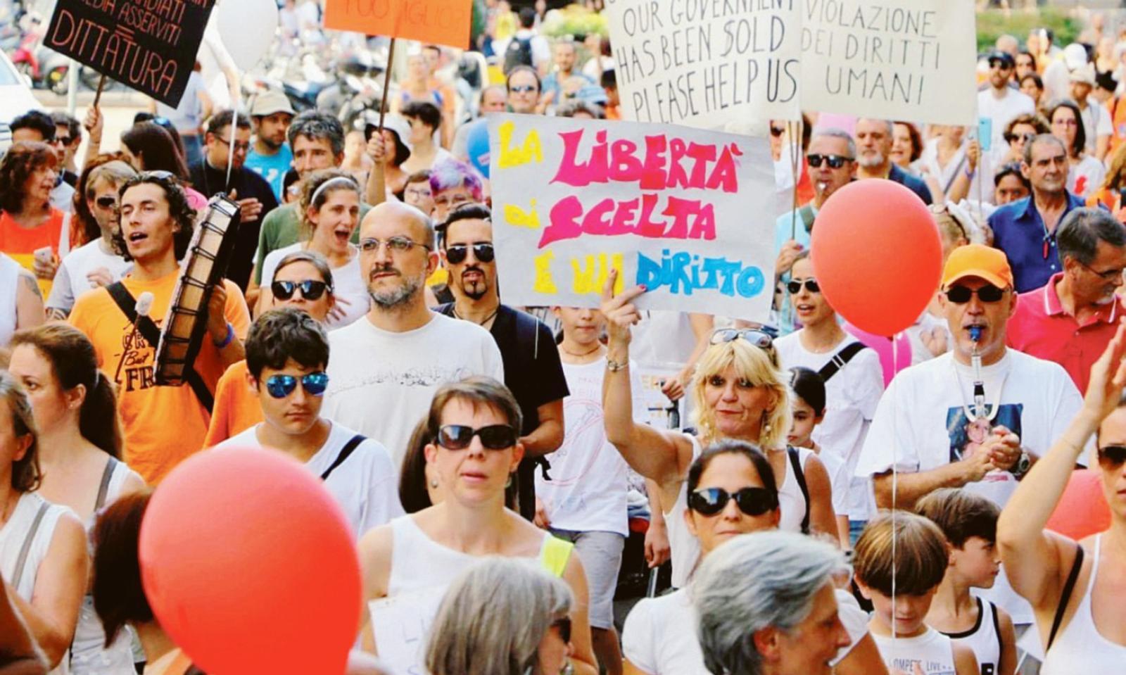 No vax assediati, rischio denuncia