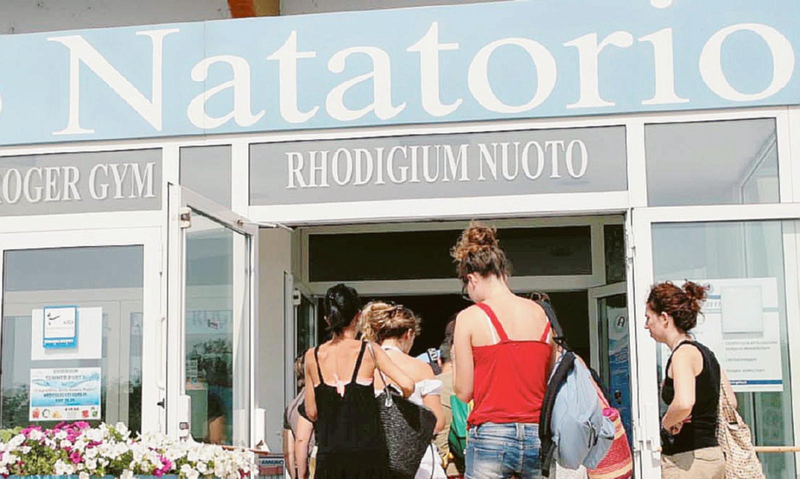 "La piscina non chiuder&agrave; nemmeno per un giorno"