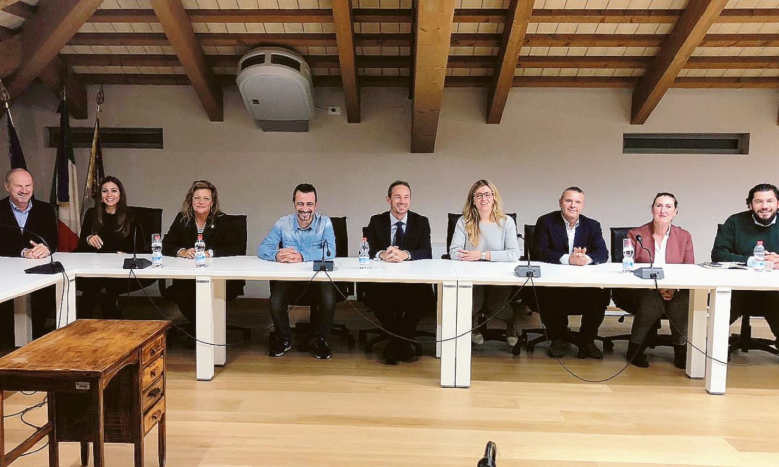 Detriti in spiaggia, appello alla Regione