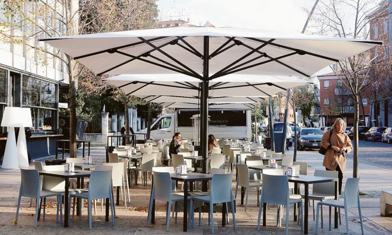 &ldquo;Il mio gazebo, 30mila euro gettati&rdquo;