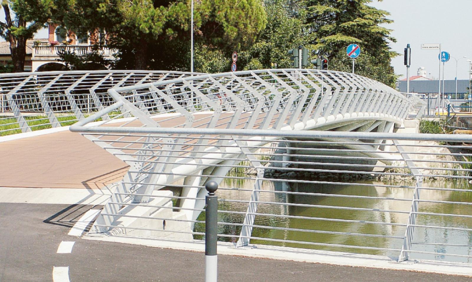 Giovane salva 70enne dall&rsquo;annegamento