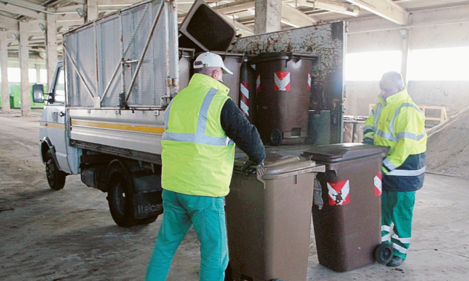 Rifiuti, sciopero della raccolta a Salara e Pontecchio