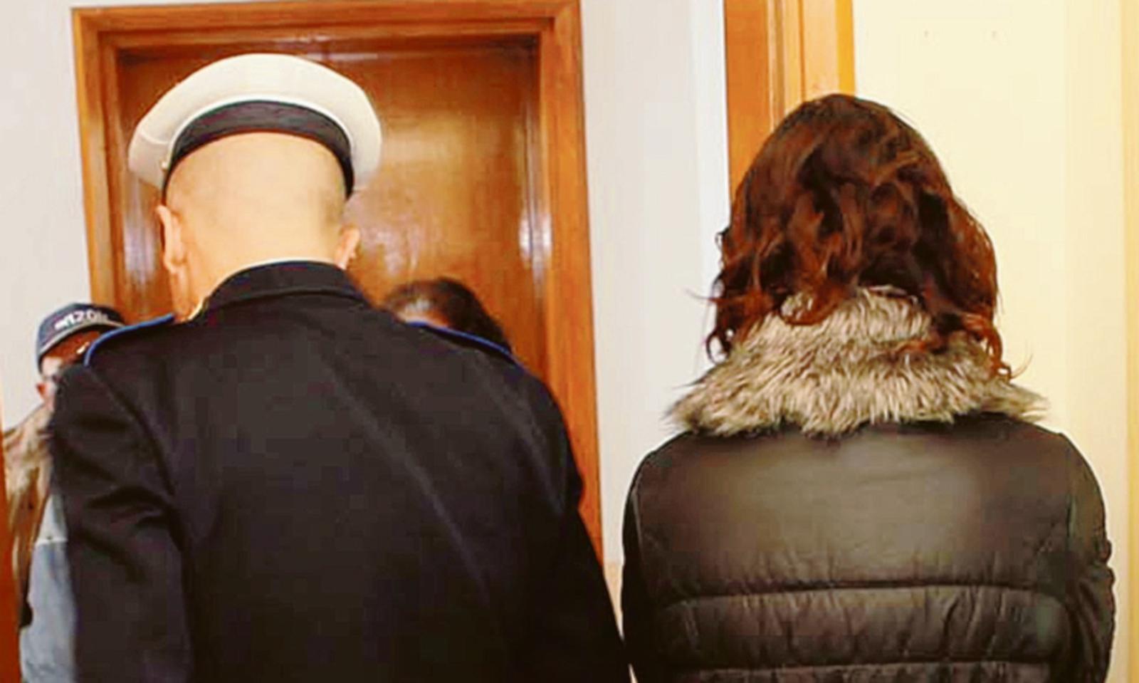 Sfrattato da una casa a pezzi: &ldquo;Nessuno affitta agli stranieri&rdquo;