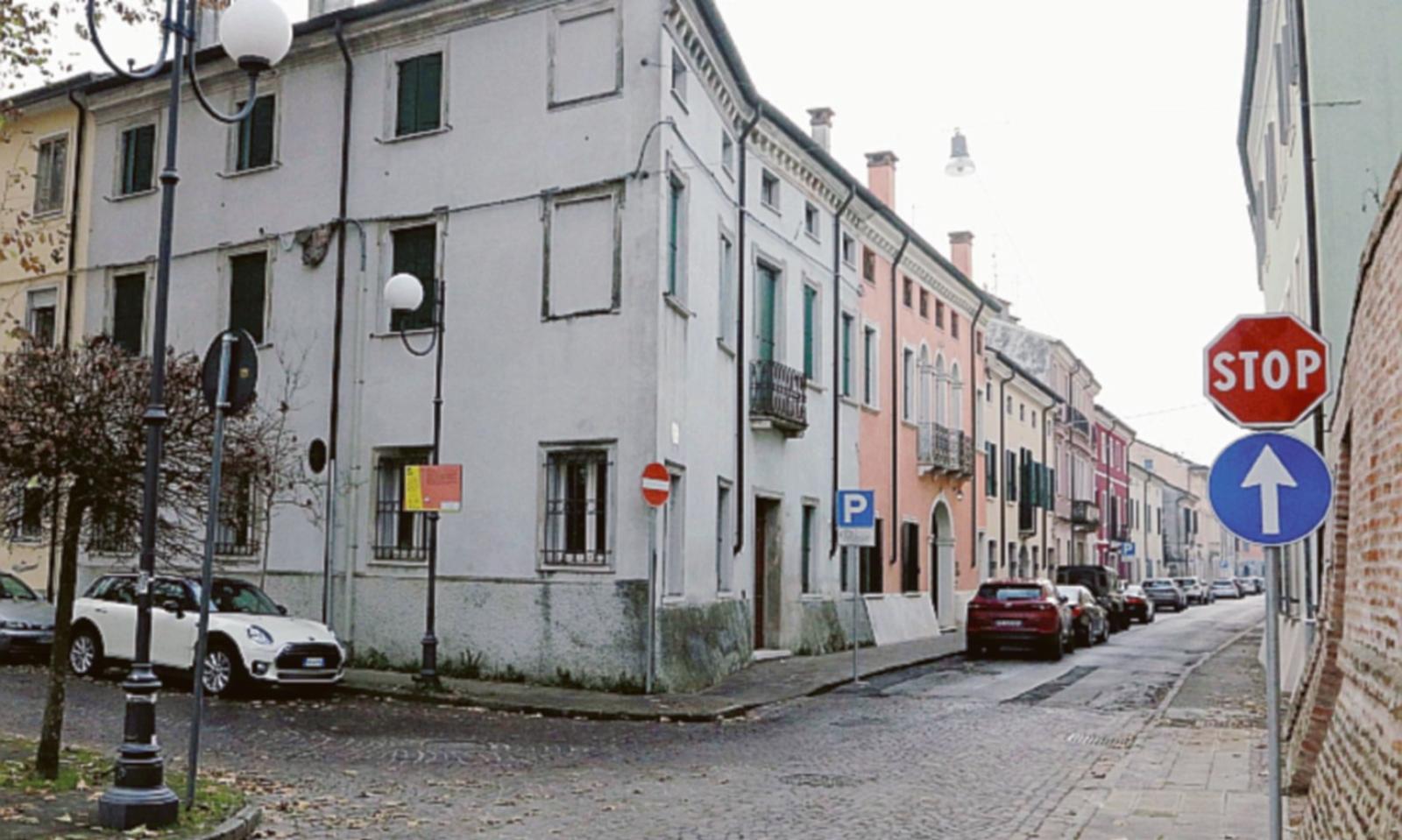 Attenti a quei parcheggi: le auto sono &ldquo;contromano&rdquo;