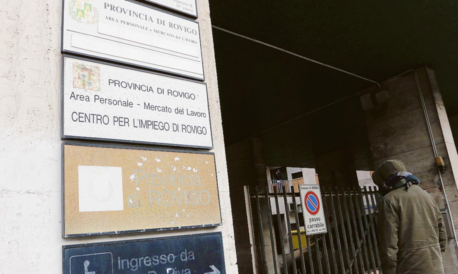 Tutti in fila ma senza speranza