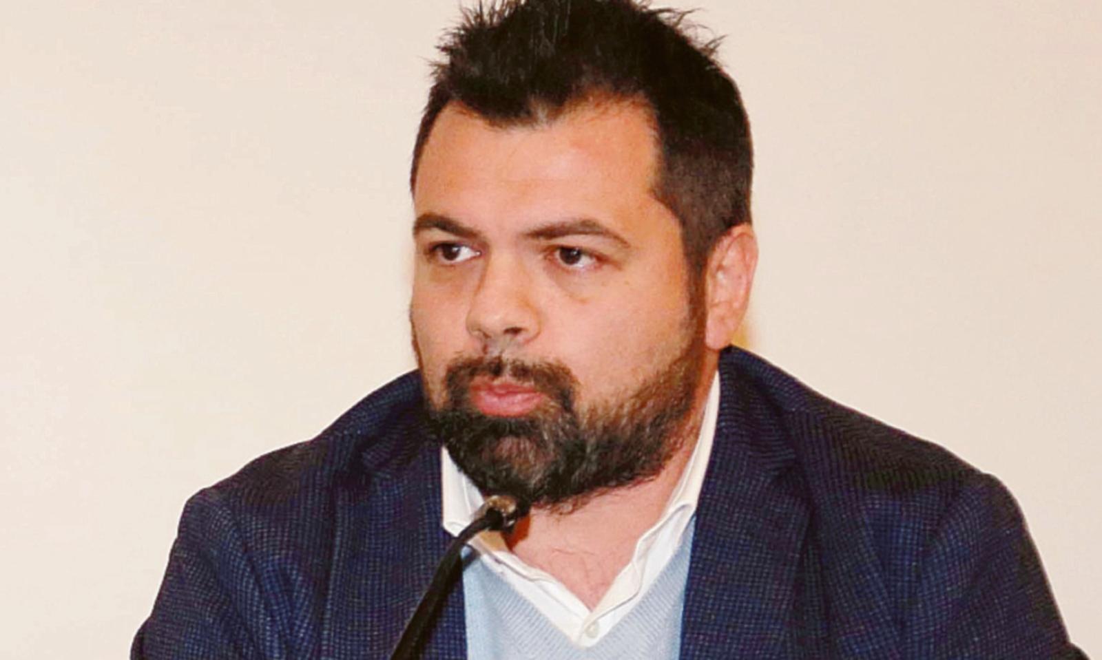 Il Pd spaccato, trattativa aperta