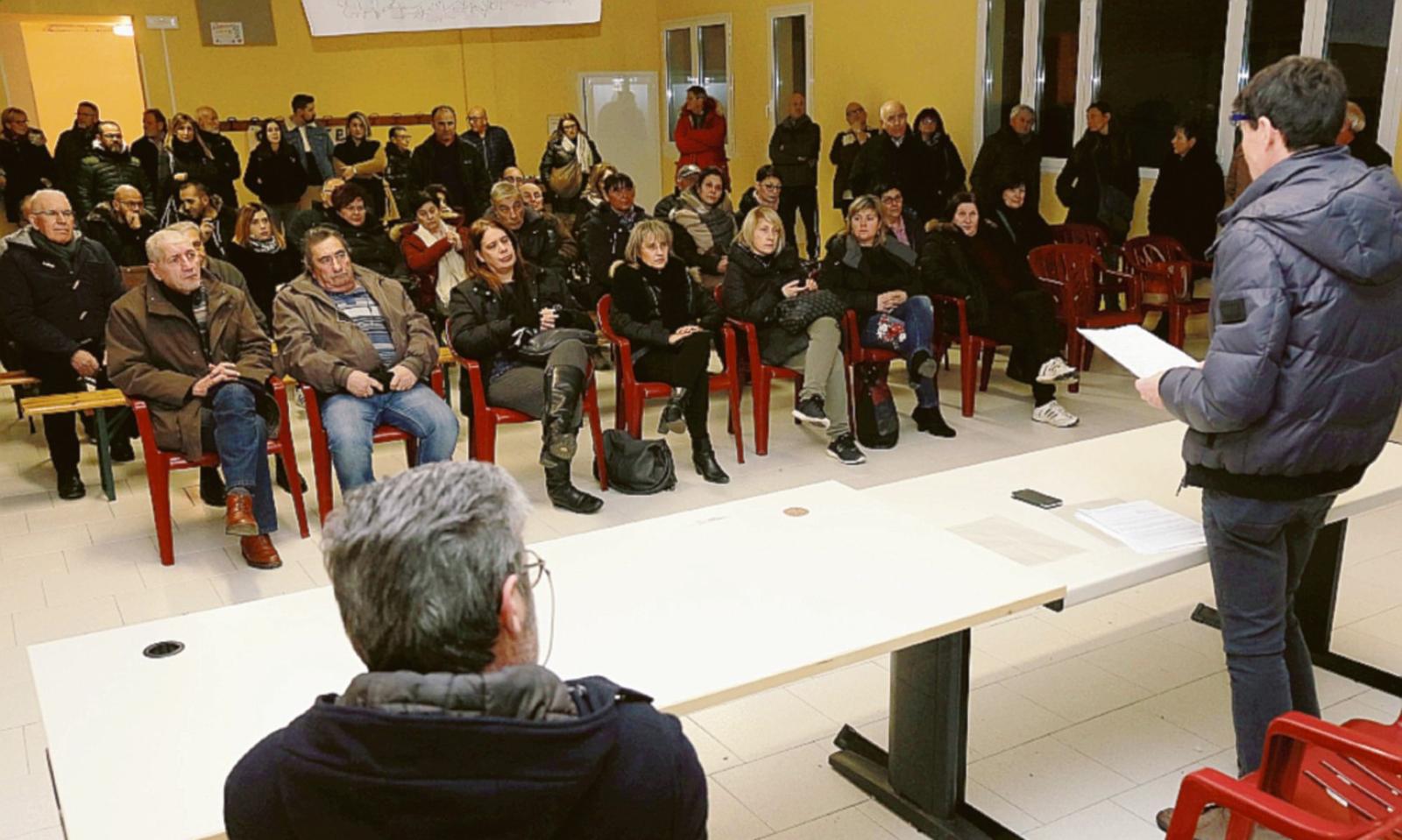 Via Munerati, residenti esasperati