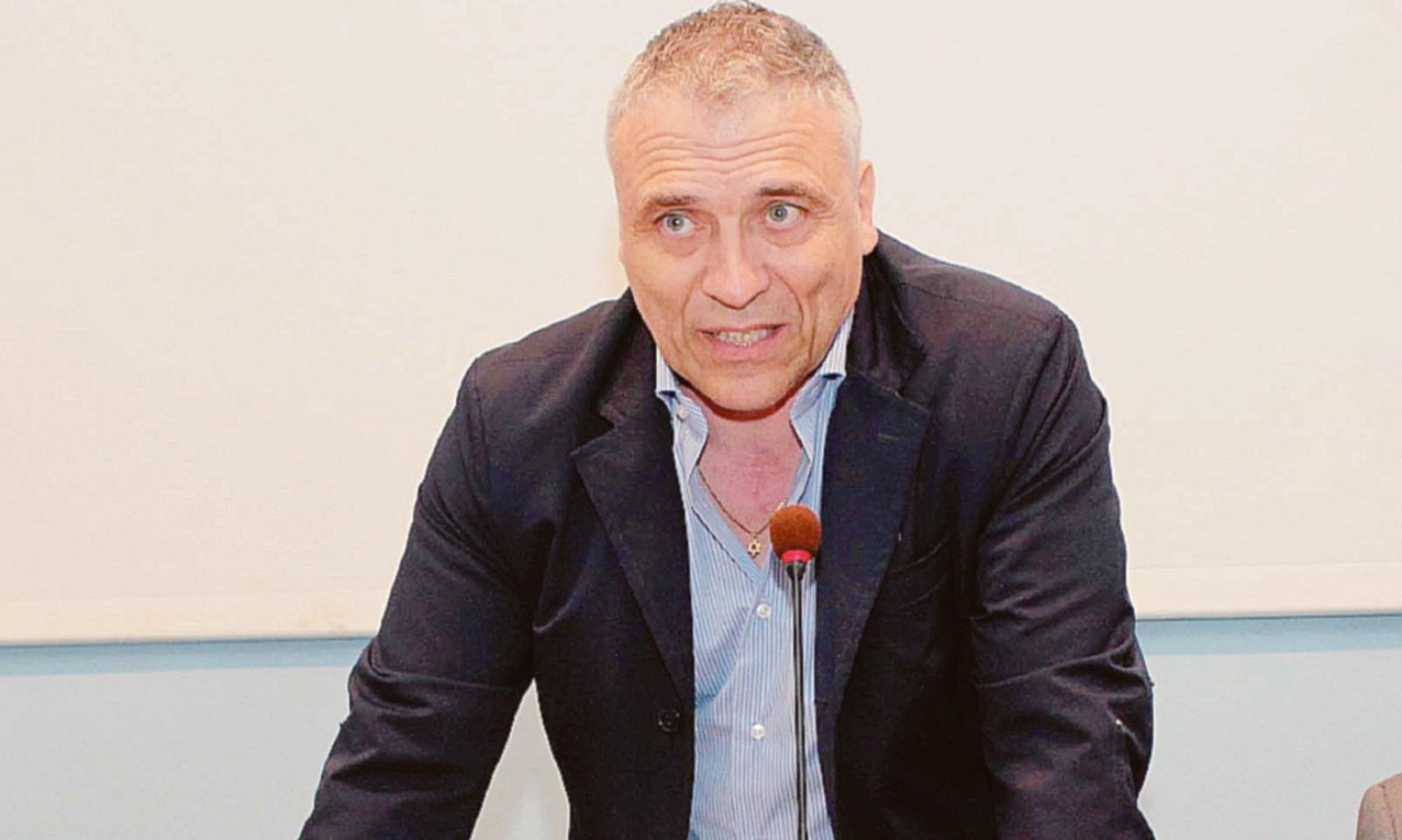 Il Pd ribalta la linea dei suoi sindaci