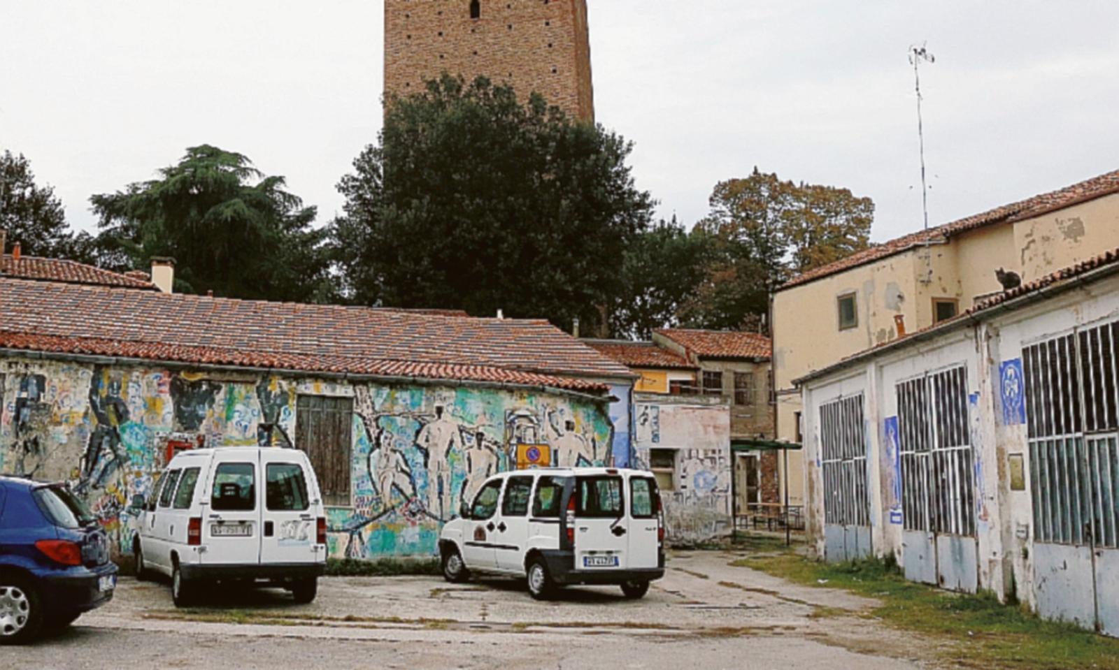 Dopo il trasloco dei pompieri il degrado tra i simboli della citt&agrave;