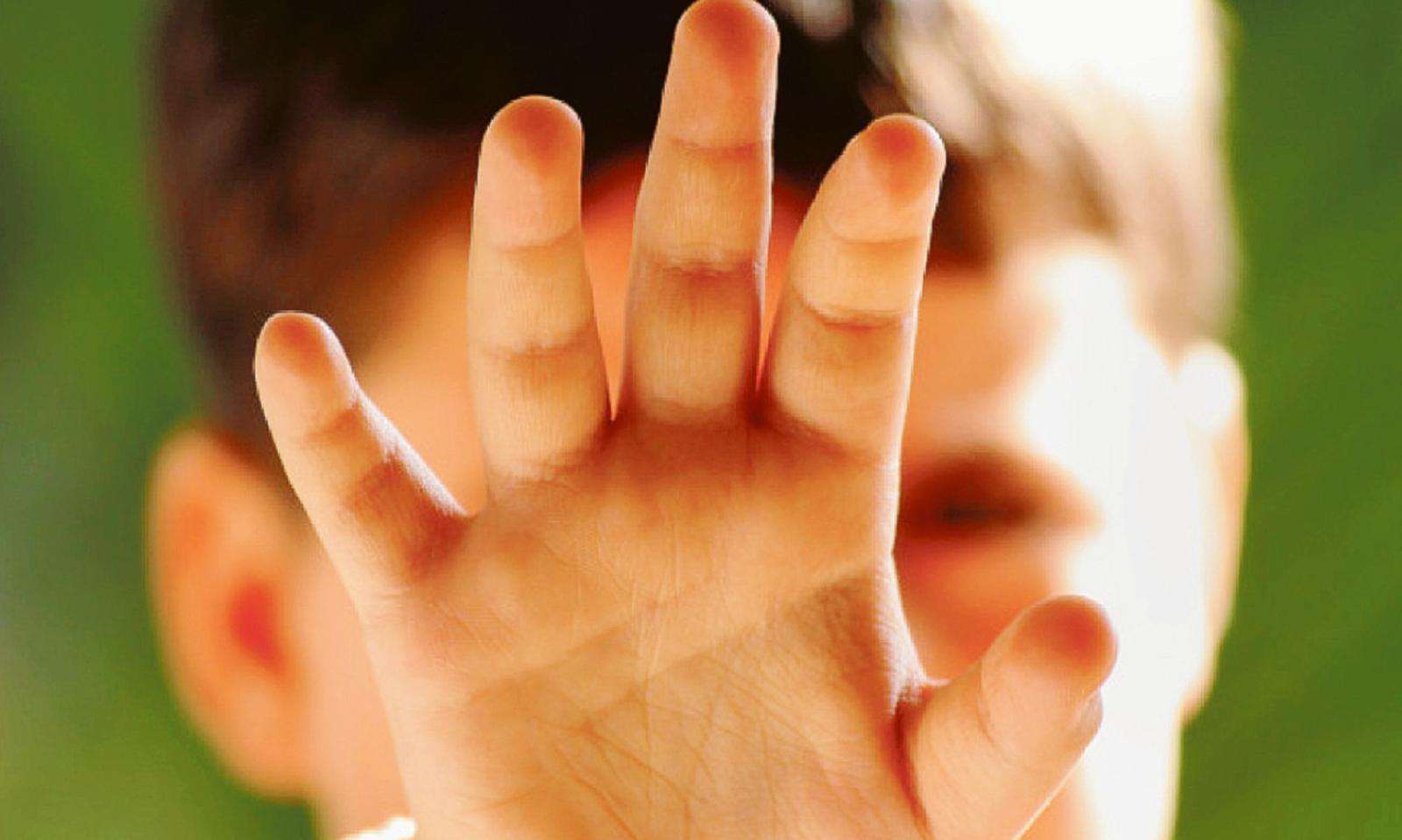 Insulti, urla e padellate ai figli, per educarli