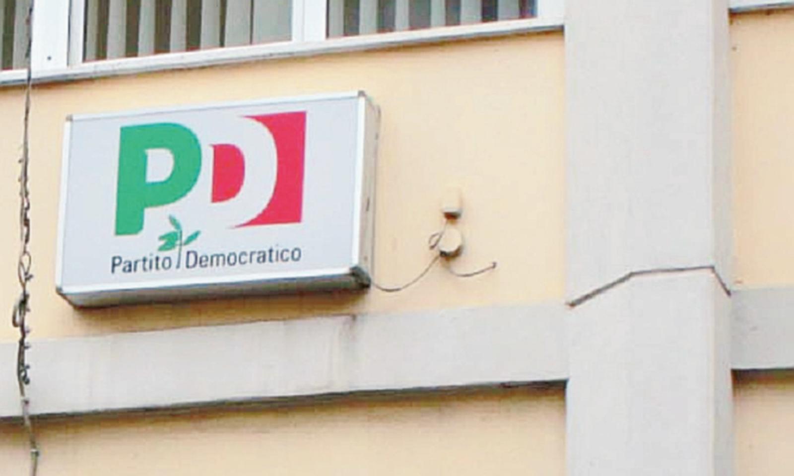 Urla e offese alla riunione del Pd