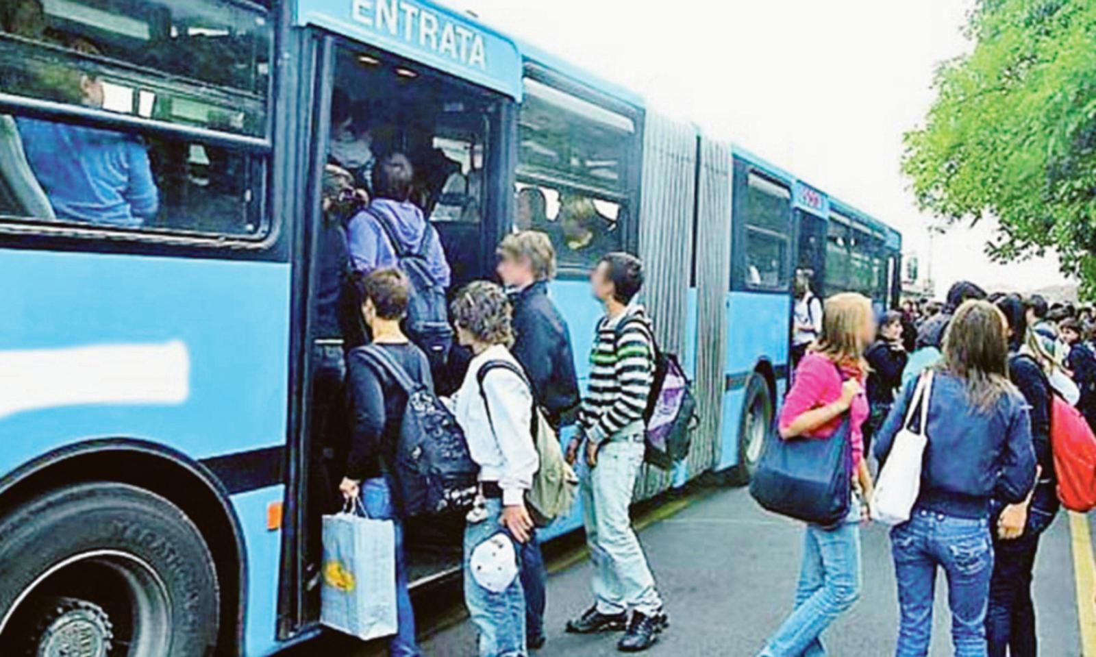 Via Munerati riapre, ma non per gli autobus