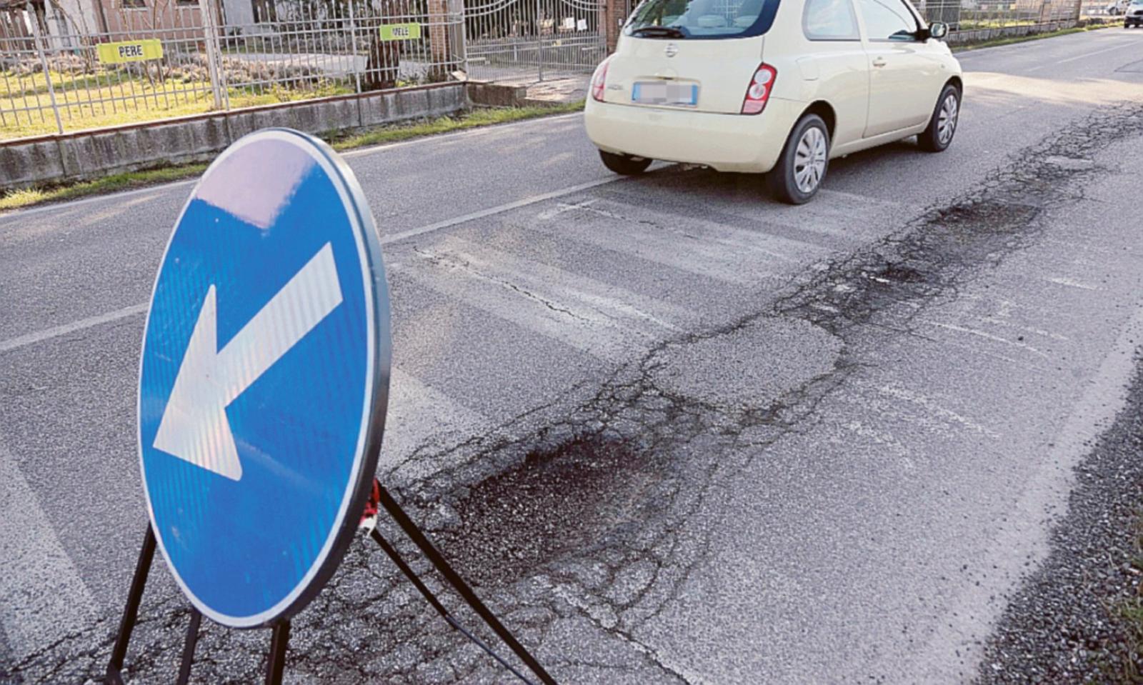 Buche-trappola a pelo d&rsquo;asfalto