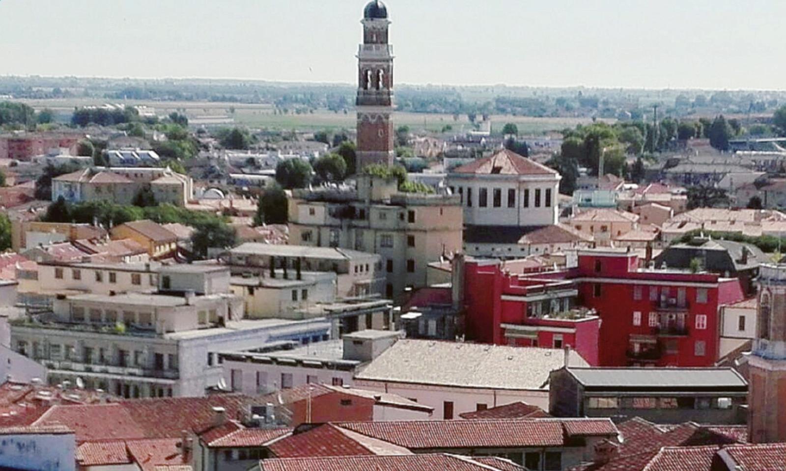 Palazzo &ldquo;in ferie&rdquo;, citt&agrave; al collasso