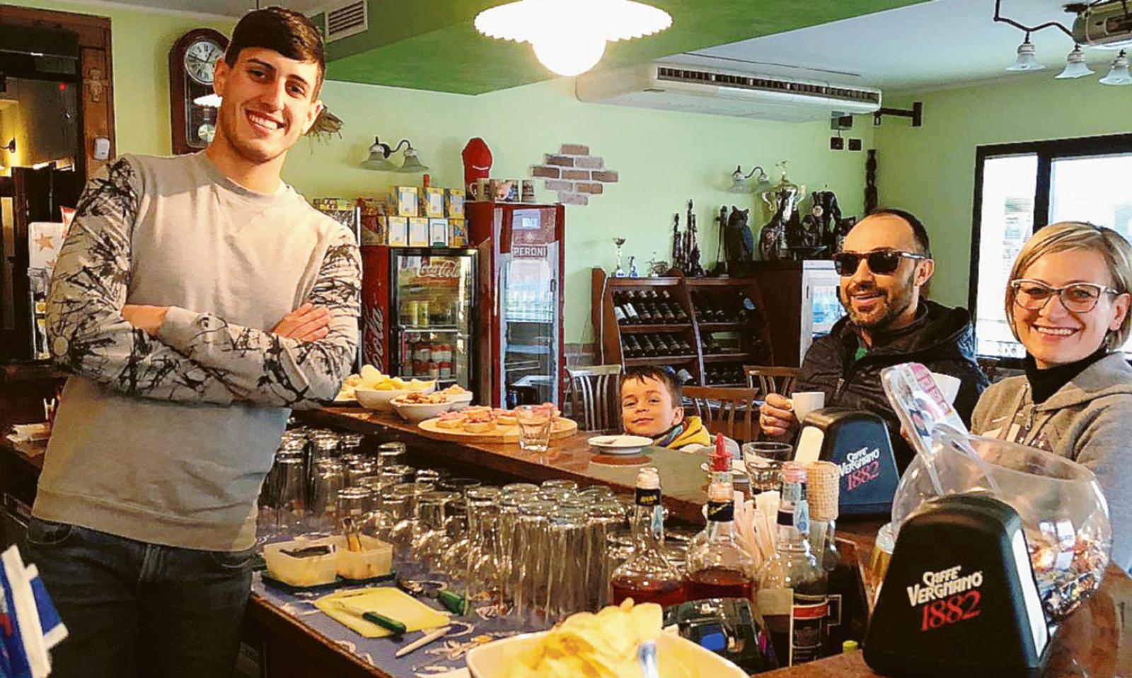 I clienti spingono il Capolinea