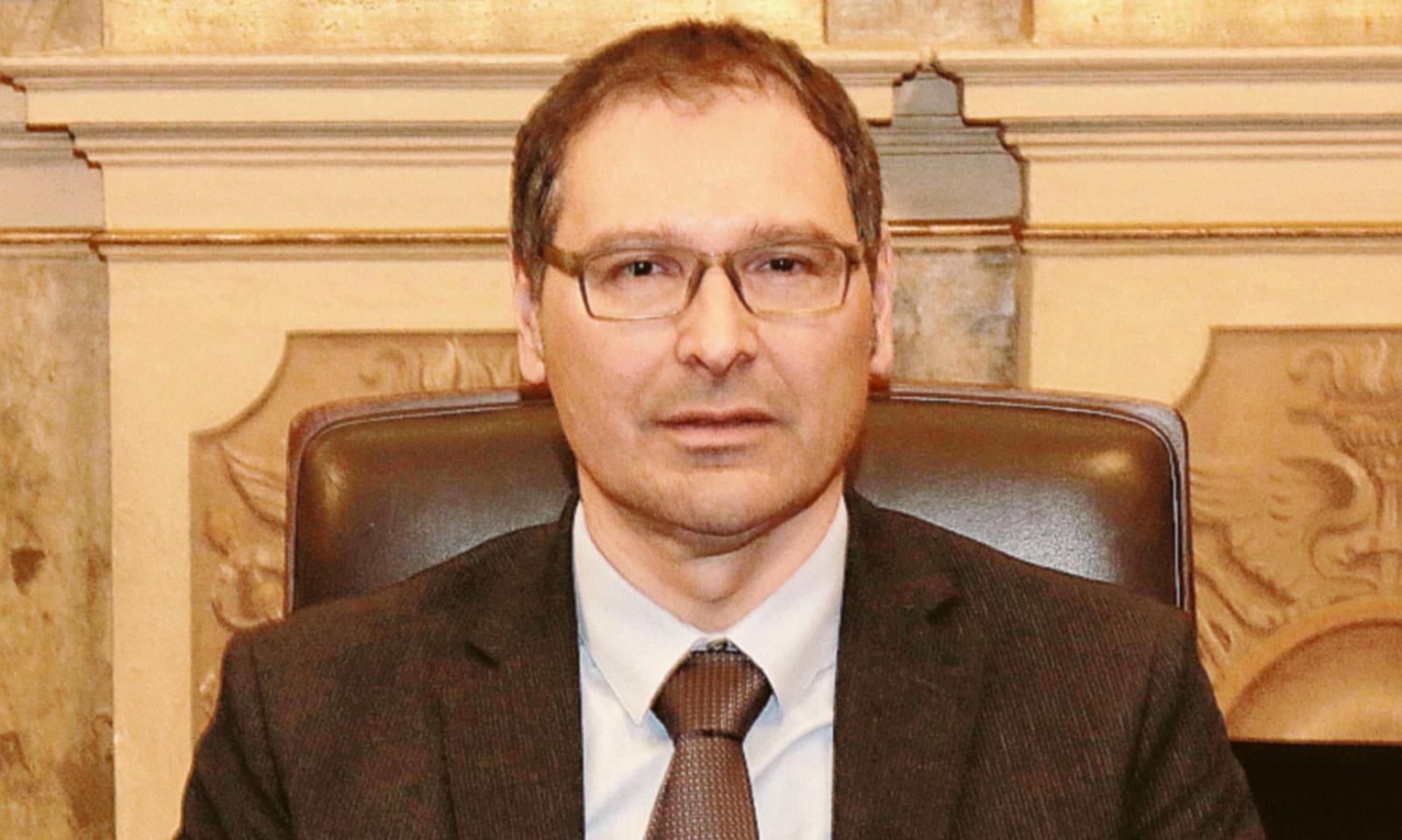 Il bilancio passa a maggioranza