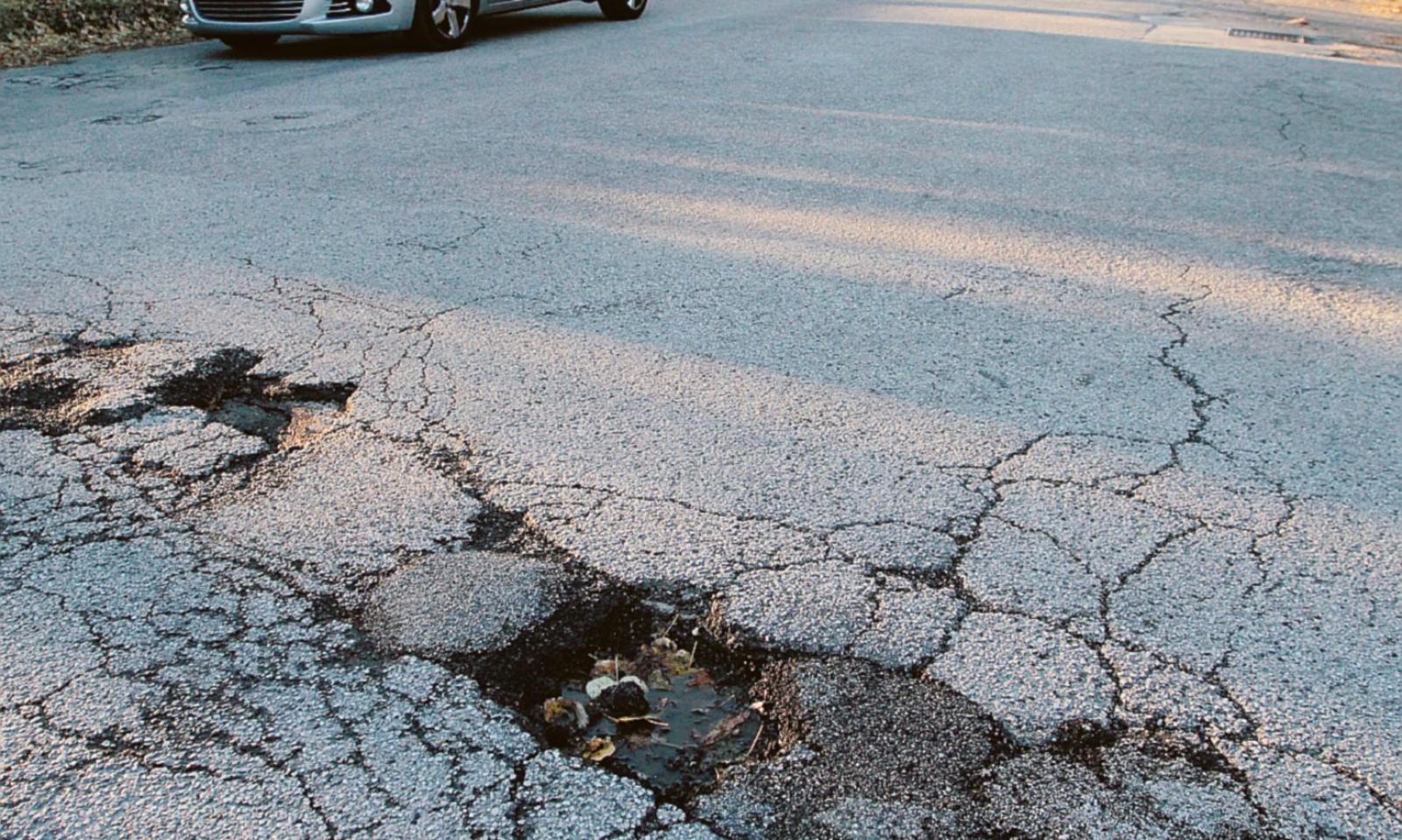 Strade da aggiustare, si parte