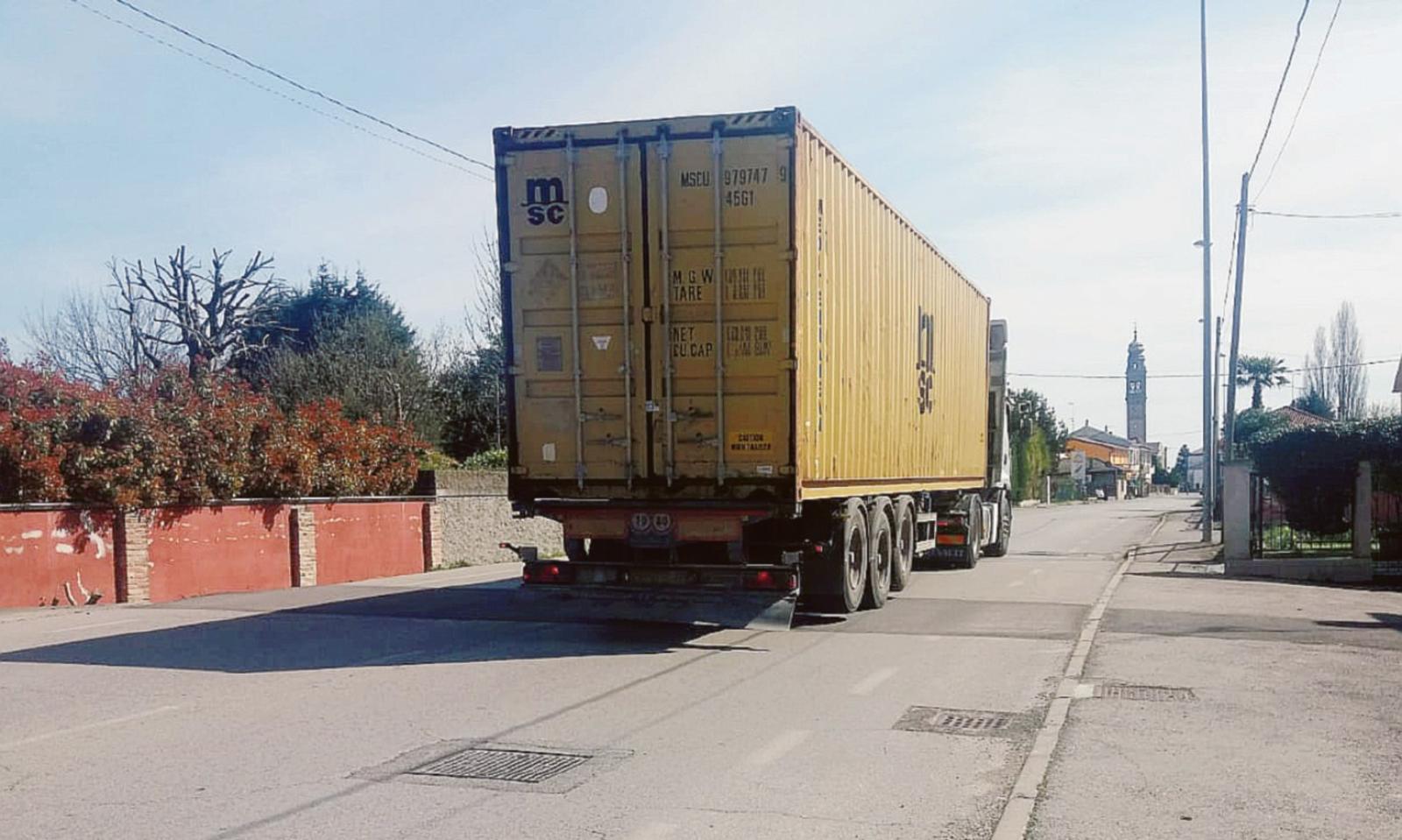 Oltre 270 firme contro il traffico