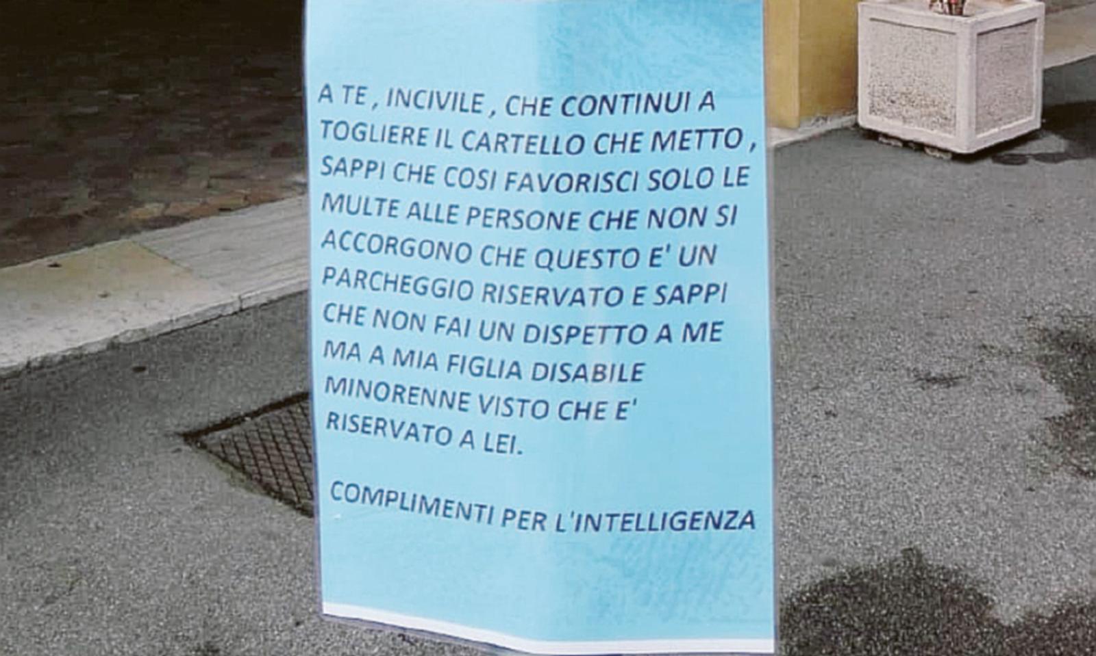 Rubano il posto alla bimba disabile
