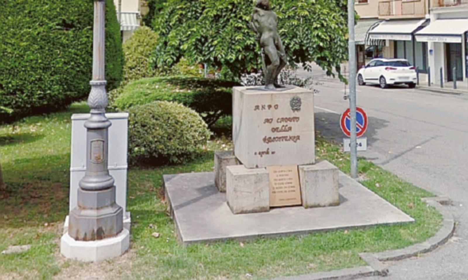 Danni al monumento, responsabile beccato