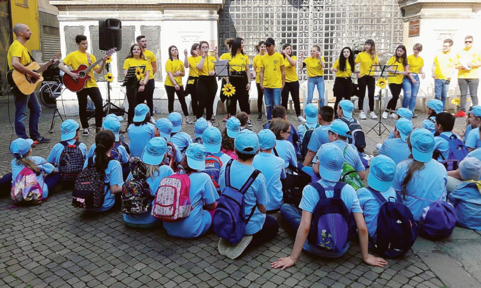 Gioia e musica animano i Corso