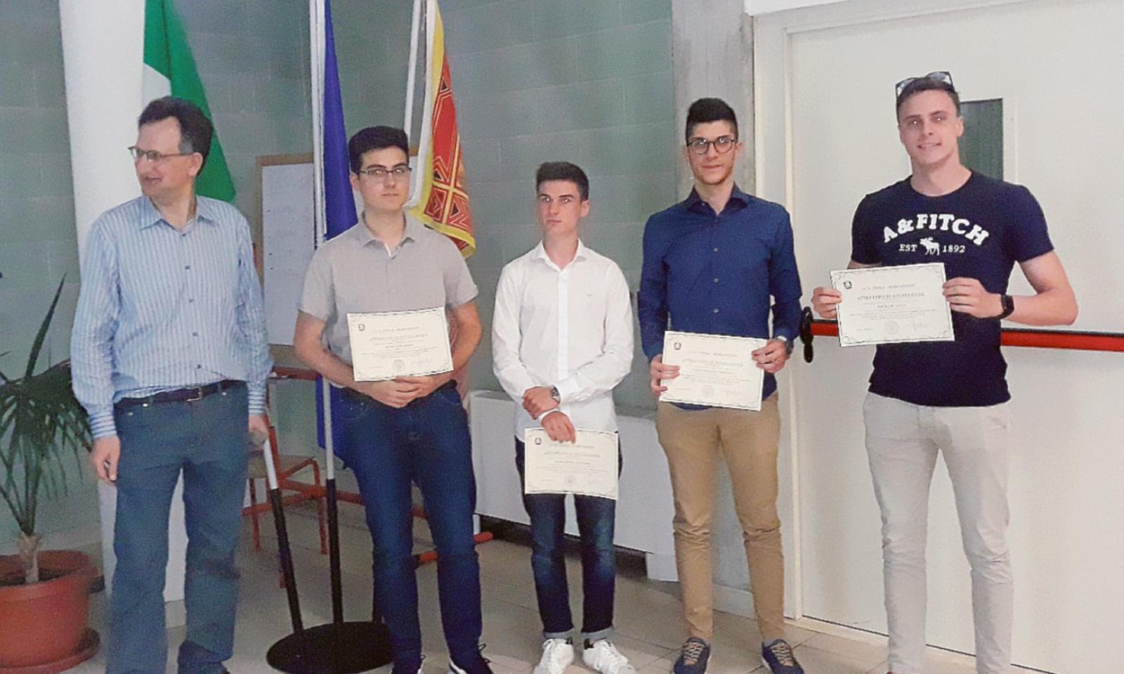 Torna da Boston per premiare ed esser premiato