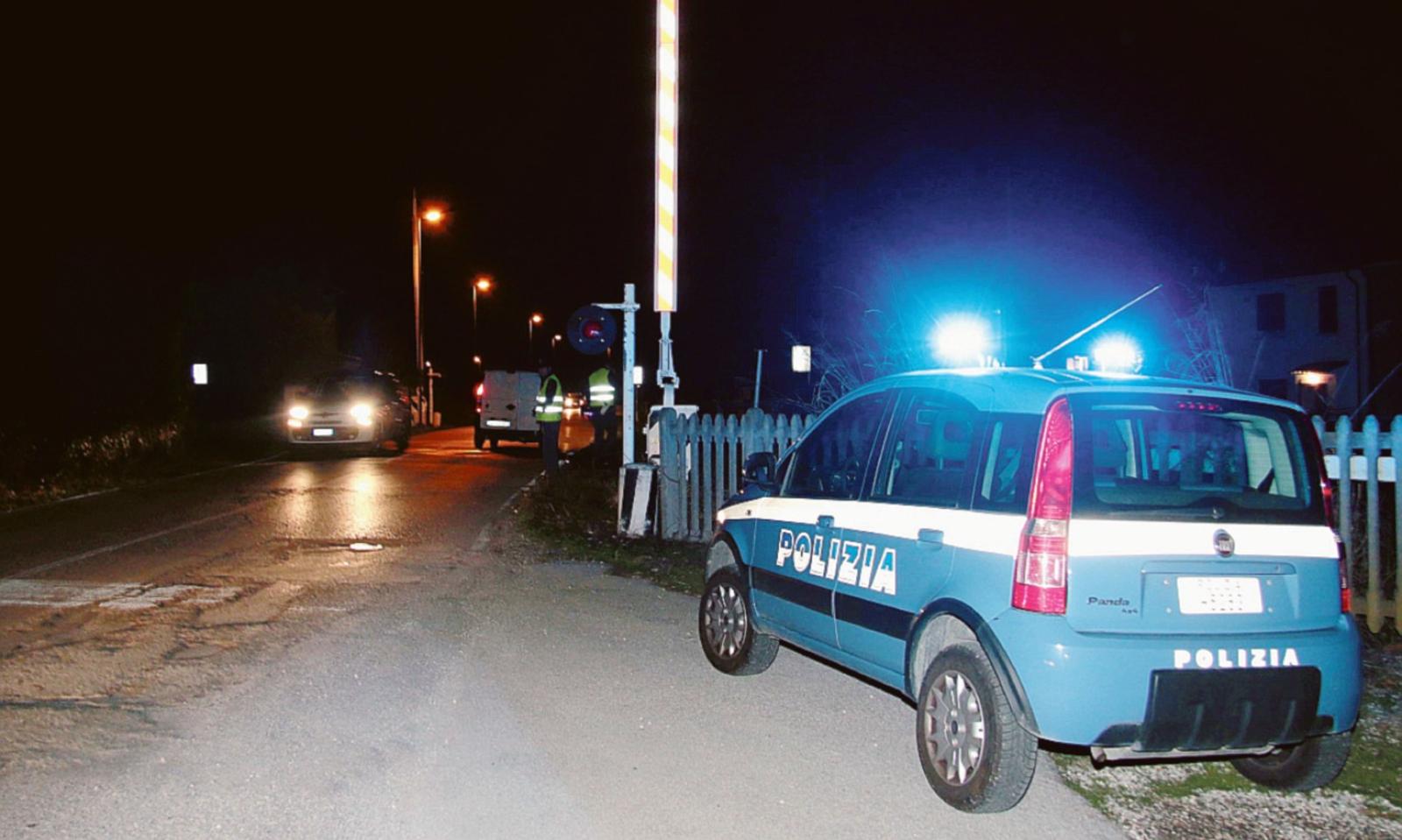 Rubano i cavi, quartiere al buio